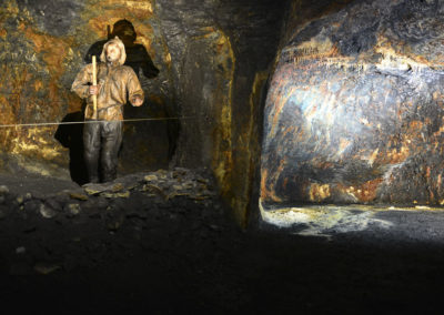 Bergarbeiter auf der Suche nach edlen Metallen